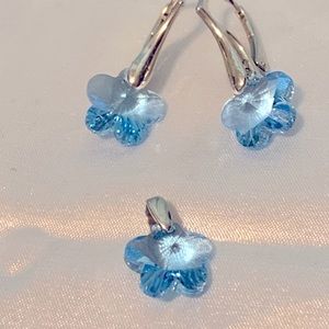 Aqua blue Swarovski flower Earrings and pe…